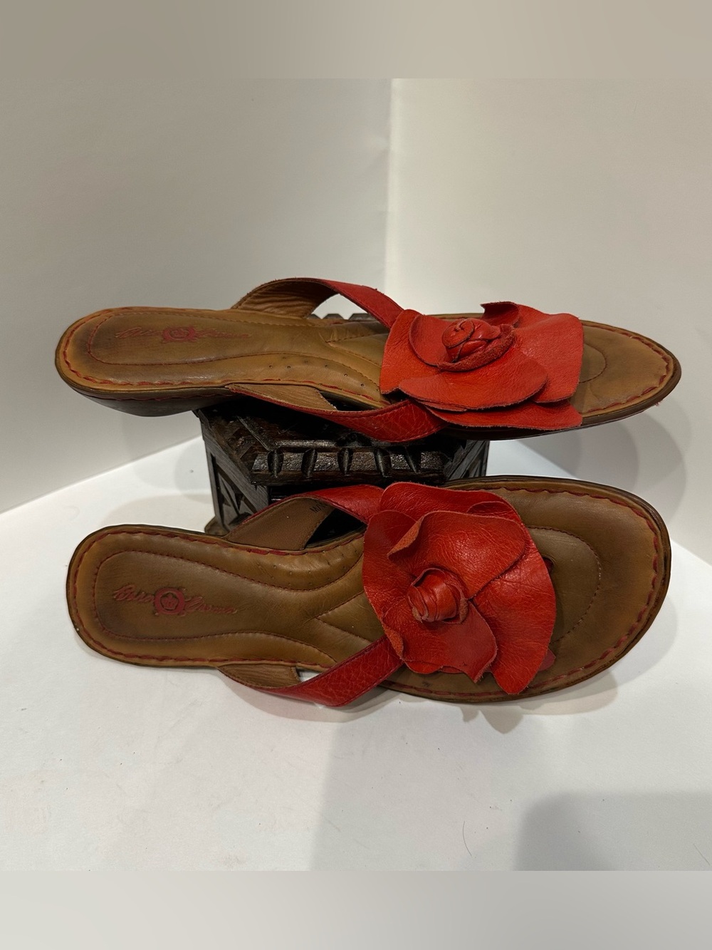 Born Leather Sandals Red Flower Women’s Size 7/38